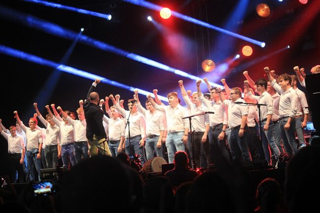 1024px-Festival_interceltique_de_Lorient_2018_-_Only_Boys_Aloud_-_0695